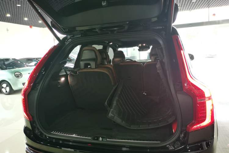 Used Volvo XC90 2022 B6 Zhiyi Luxury Edition 7-Seater Trunk