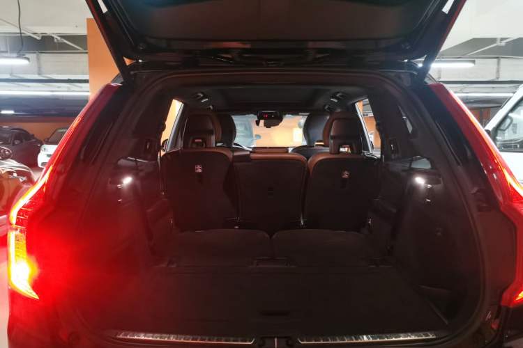 Used Volvo XC90 2022 B6 Zhiyi Luxury Edition 7-Seater Trunk