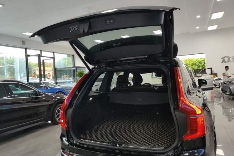 Used Volvo XC90 2022 B5 Smart Drive Luxury Edition 5 Seats Trunk