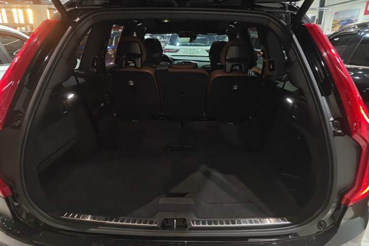Used Volvo XC90 2022 B6 Zhiyi Luxury Edition 7-Seater Trunk