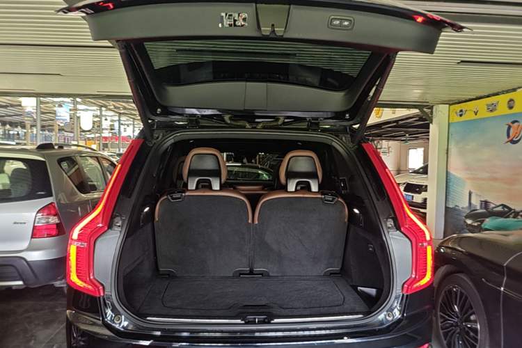 Used Volvo XC90 2022 B6 Zhiyi Luxury Edition 7-Seater Trunk