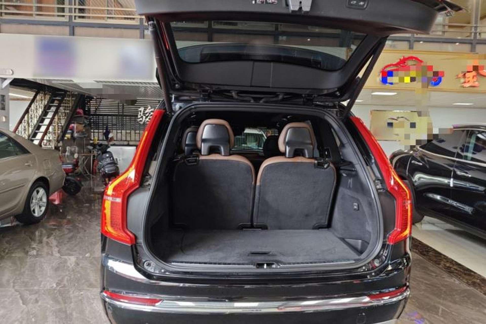 Used Volvo XC90 2022 B6 Zhiyi Luxury Edition 7-Seater Trunk