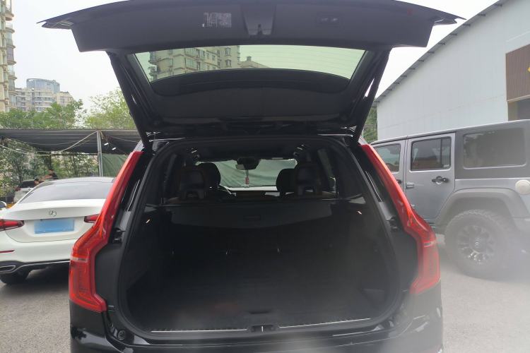 Used Volvo XC90 2022 B5 Smart Drive Luxury Edition 5 Seats Trunk