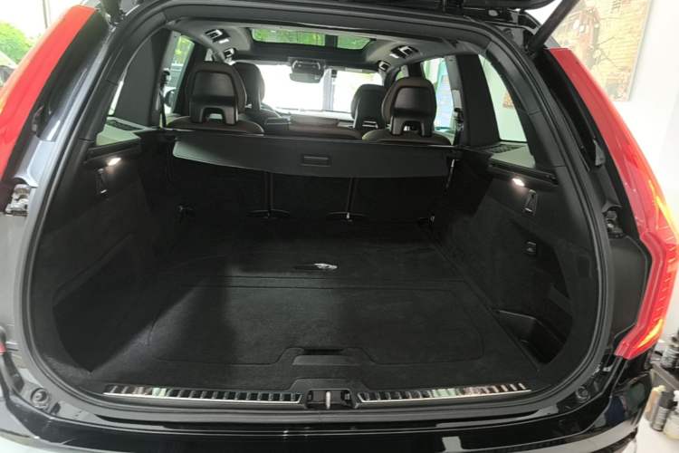 Used Volvo XC90 2022 B5 Smart Drive Luxury Edition 5 Seats Trunk