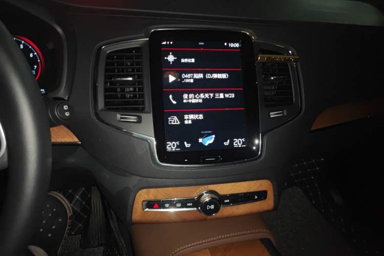 Used Volvo XC90 2022 B5 Smart Drive Luxury Edition 5 Seats Audio And AC Panel