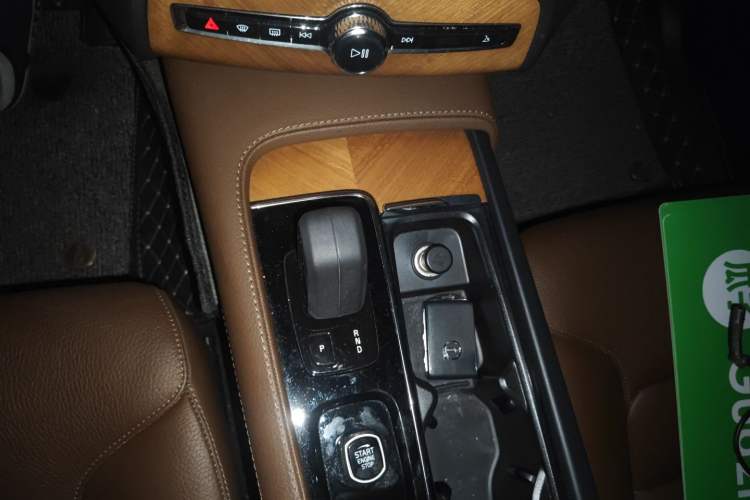 Used Volvo XC90 2022 B5 Smart Drive Luxury Edition 5 Seats Gear Lever
