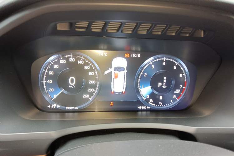 Used Volvo XC90 2022 B5 Smart Drive Luxury Edition 5 Seats Instrument Cluster