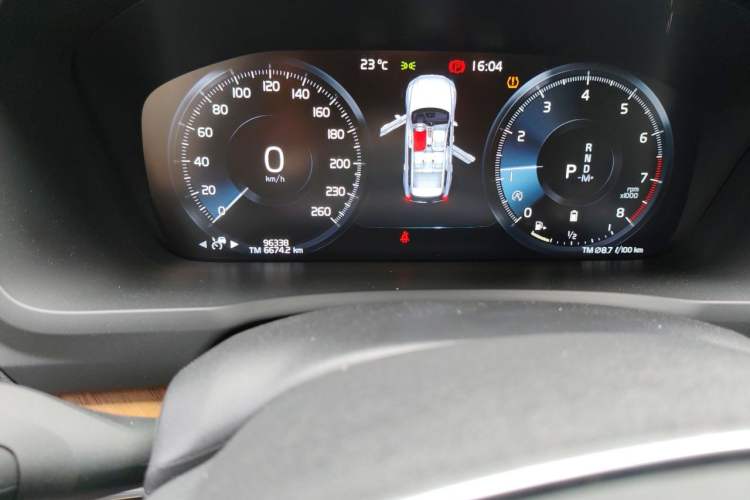 Used Volvo XC90 2022 B5 Smart Drive Luxury Edition 5 Seats Odometer Close Up