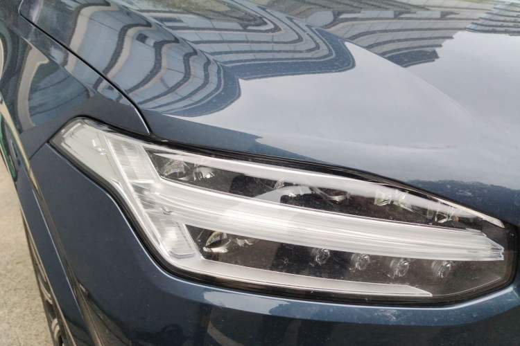 Used Volvo XC90 2022 B5 Smart Drive Luxury Edition 5 Seats Right Front Headlight