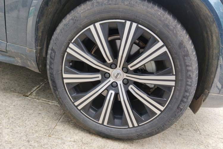 Used Volvo XC90 2022 B5 Smart Drive Luxury Edition 5 Seats Right Front Wheel Hub