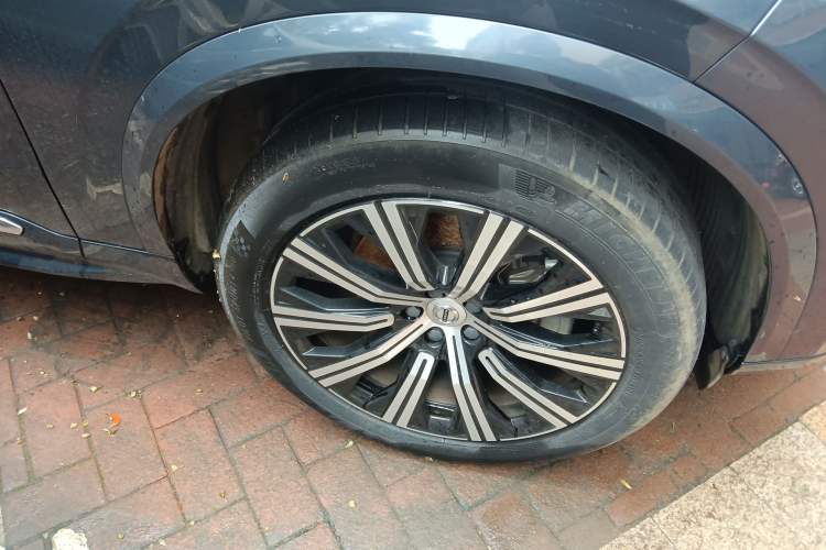 Used Volvo XC90 2022 B5 Smart Drive Luxury Edition 5 Seats Right Front Wheel Hub