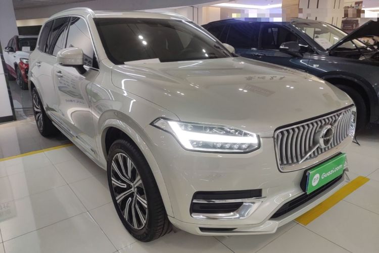 Used Volvo XC90 2022 B6 Zhiyi Luxury Edition 7-Seater Front Right 45 Deg