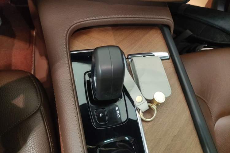 Used Volvo XC90 2022 B6 Zhiyi Luxury Edition 7-Seater Gear Lever
