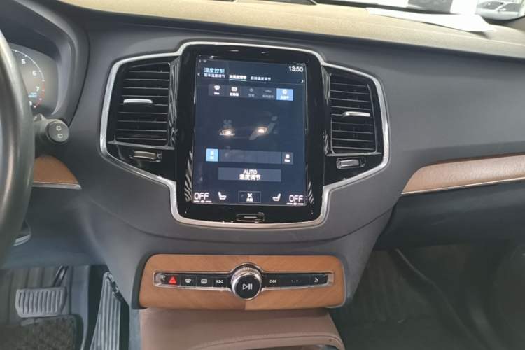 Used Volvo XC90 2022 B6 Zhiyi Luxury Edition 7-Seater Audio And AC Panel