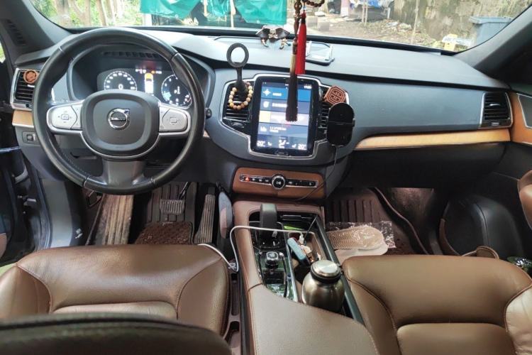 Used Volvo XC90 2022 B6 Zhiyi Sport Edition 7-Seater Center Console