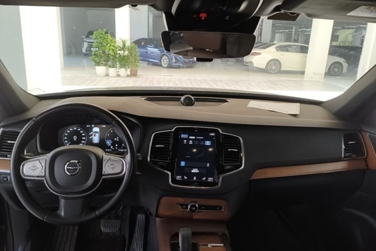 Used Volvo XC90 2022 B6 Zhiyi Luxury Edition 7-Seater Center Console