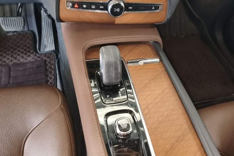Used Volvo XC90 2022 B6 Zhiyi Luxury Edition 7-Seater Gear Lever