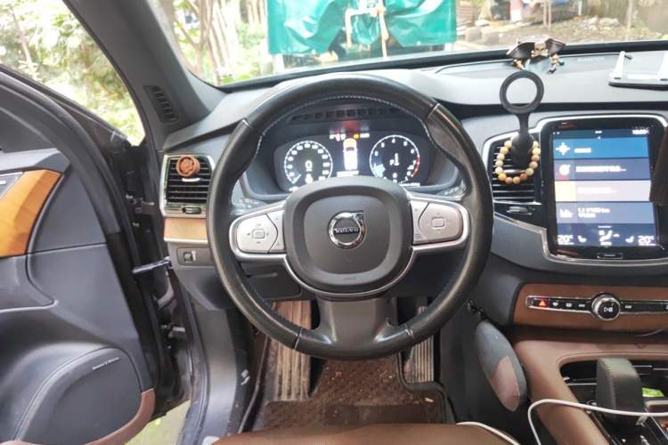 Used Volvo XC90 2022 B6 Zhiyi Sport Edition 7-Seater Steering Wheel