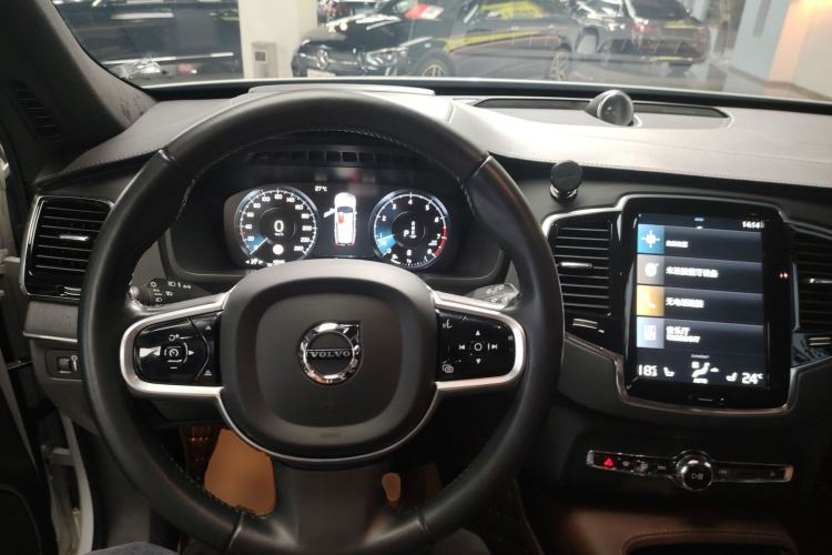 Used Volvo XC90 2022 B6 Zhiya Luxury 7-Seater Center Console
