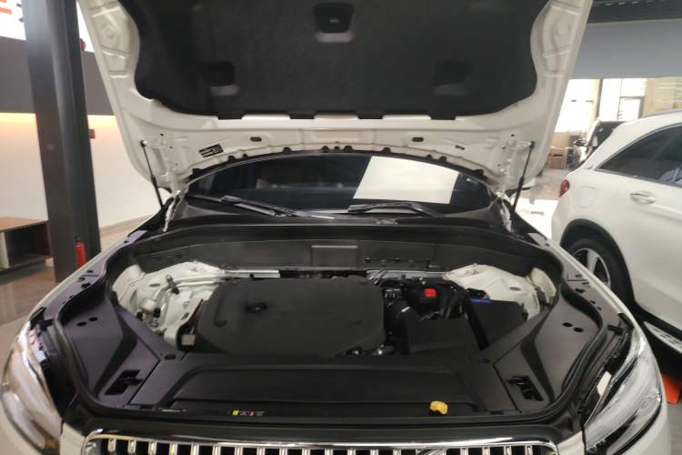 Used Volvo XC90 2022 B6 Zhiya Luxury 7-Seater Engine Bay