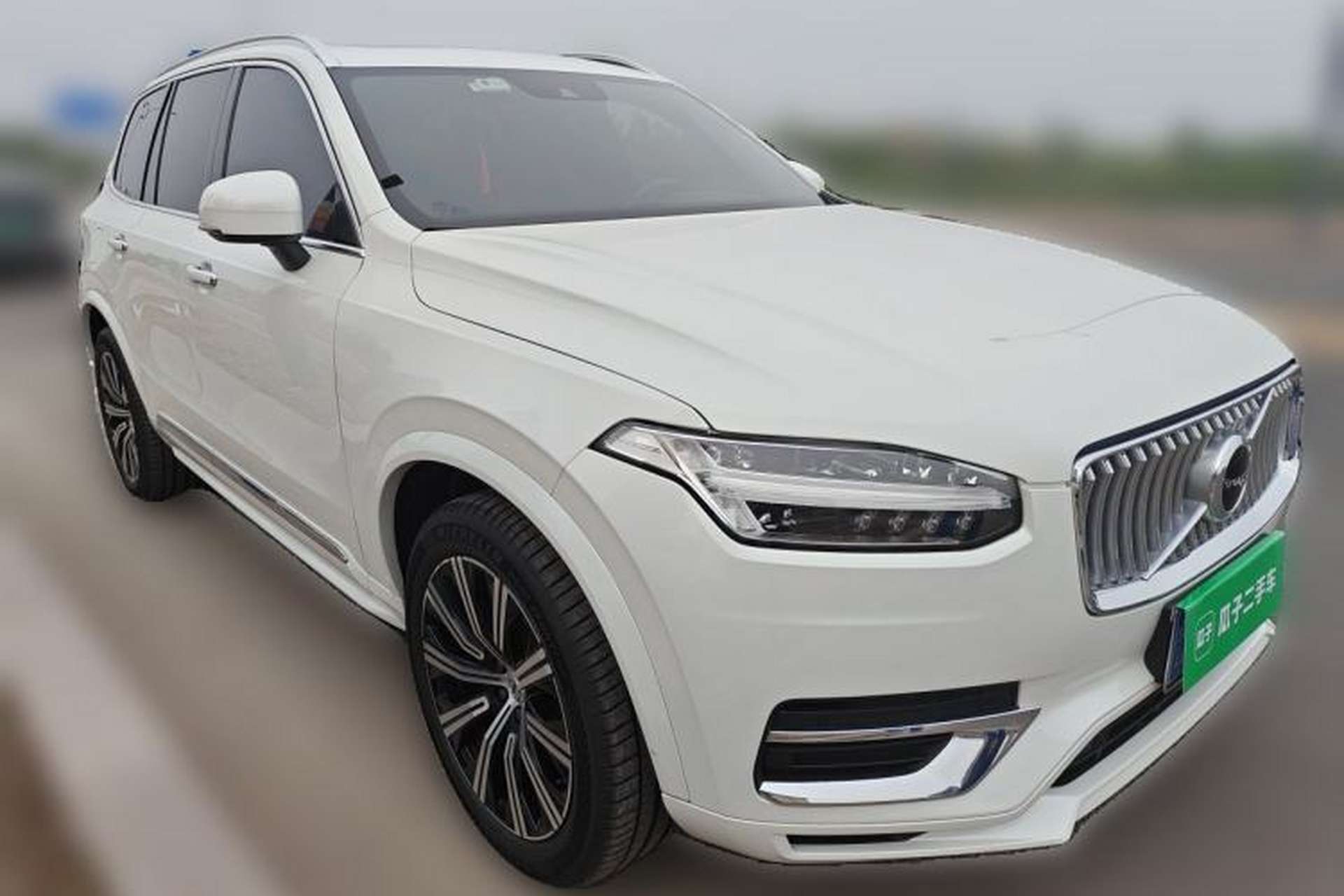 Used Volvo XC90 2022 B6 Zhiyi Luxury Edition 7-Seater Front Right 45 Deg