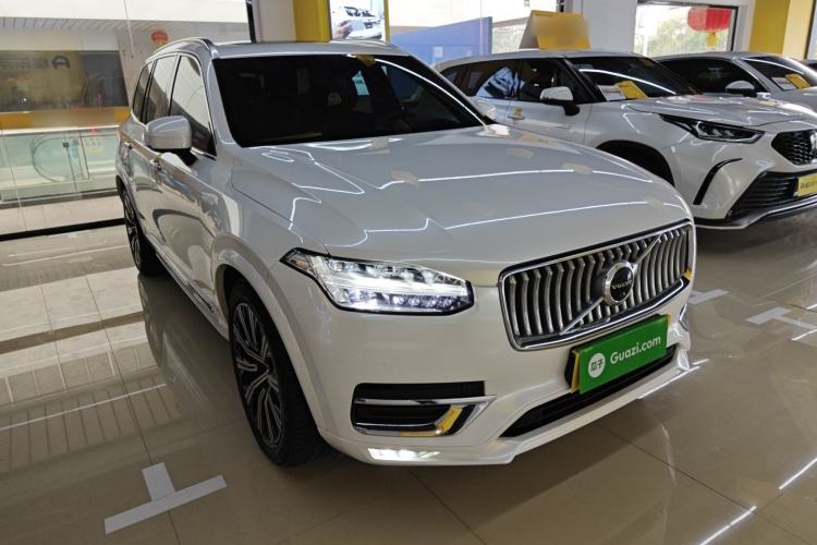 Used Volvo XC90 2022 B6 Zhiya Luxury 7-Seater Front Right 45 Deg