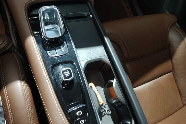 Used Volvo XC90 2022 B6 Zhiya Luxury 7-Seater Gear Lever
