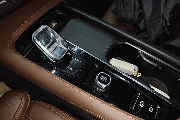 Used Volvo XC90 2022 B6 Zhiya Luxury 7-Seater Gear Lever