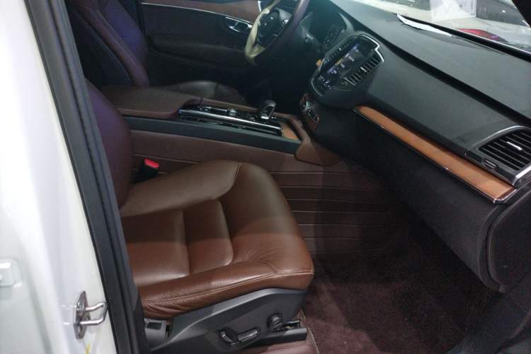 Used Volvo XC90 2022 B5 Smart Drive Luxury Edition 5 Seats Right Front Seat
