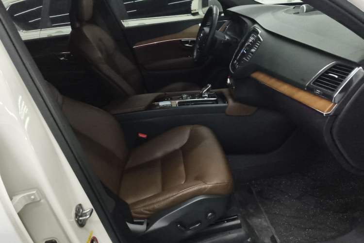 Used Volvo XC90 2022 B5 Smart Drive Luxury Edition 5 Seats Right Front Seat