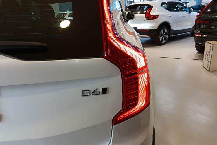 Used Volvo XC90 2022 B6 Zhiyi Luxury Edition 7-Seater Right Rear Taillight