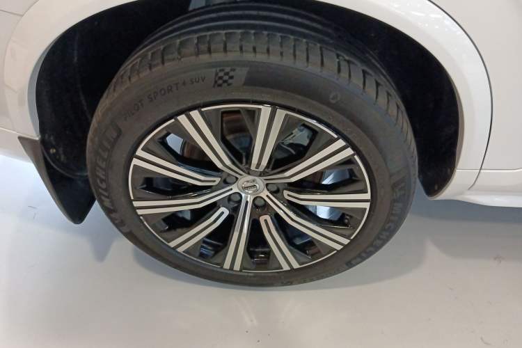 Used Volvo XC90 2022 B6 Zhiyi Luxury Edition 7-Seater Right Rear Wheel Hub