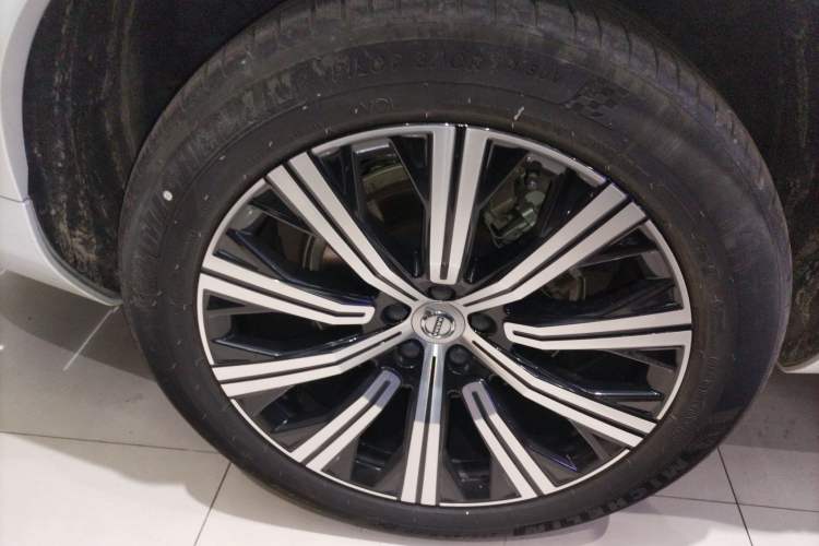 Used Volvo XC90 2022 B5 Smart Drive Luxury Edition 5 Seats Right Rear Wheel Hub