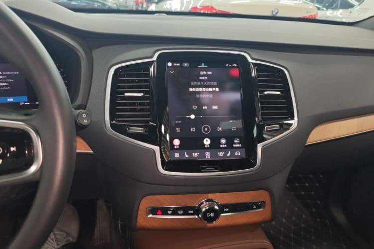 Used Volvo XC90 2023 B6 Zhiyi Luxury Edition 7-Seater Audio And AC Panel