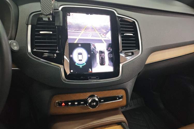 Used Volvo XC90 2023 B6 Zhiyi Luxury Edition 7-Seater Audio And AC Panel