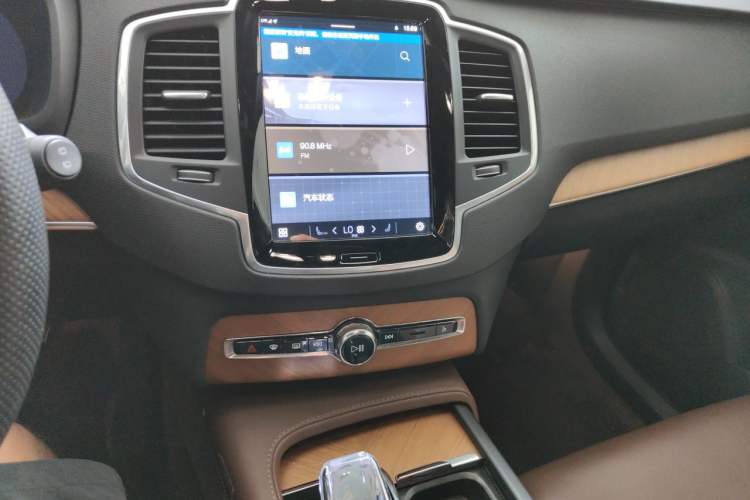 Used Volvo XC90 2023 B5 SmartDrive Luxury Edition 5 Seats Audio And AC Panel