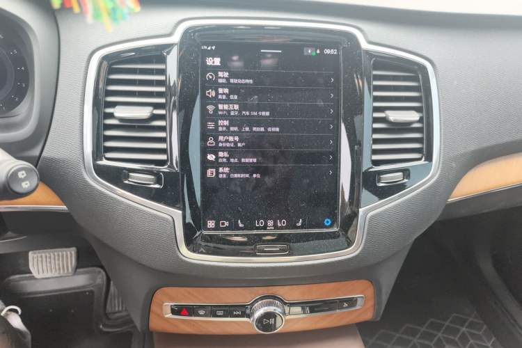 Used Volvo XC90 2023 B6 Zhiyi Luxury Edition 7-Seater Audio And AC Panel