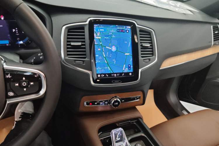Used Volvo XC90 2023 B5 SmartDrive Luxury Edition 7 Seats Audio And AC Panel