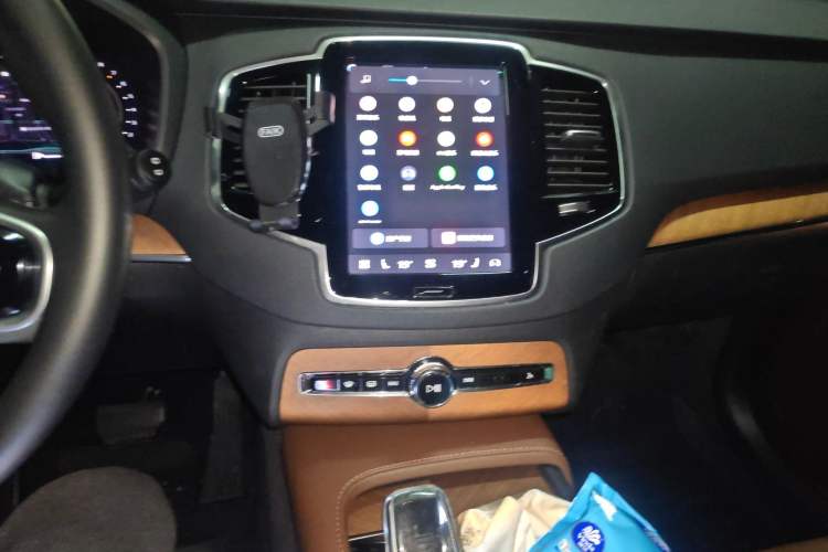 Used Volvo XC90 2023 B6 Zhiyi Luxury Edition 7-Seater Audio And AC Panel