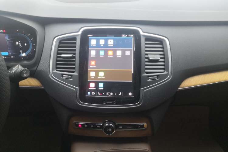 Used Volvo XC90 2023 B5 SmartDrive Luxury Edition 5 Seats Audio And AC Panel