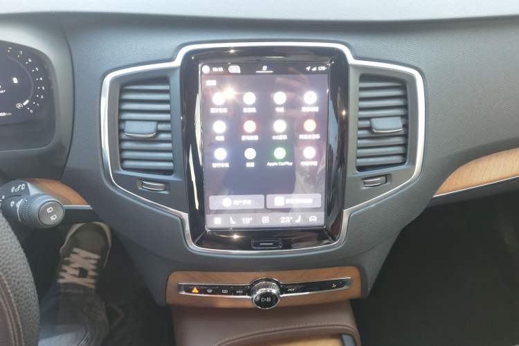 Used Volvo XC90 2023 B5 SmartDrive Luxury Edition 5 Seats Audio And AC Panel
