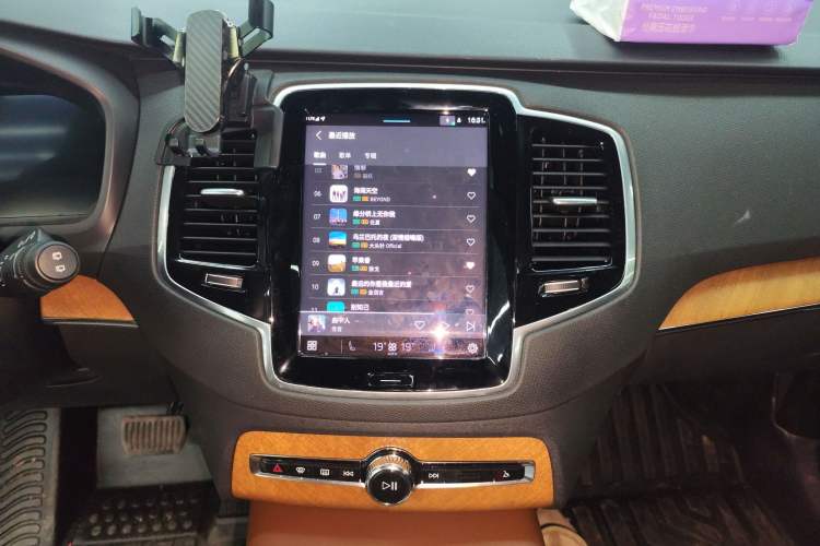 Used Volvo XC90 2023 B6 Zhiyi Luxury Edition 7-Seater Audio And AC Panel
