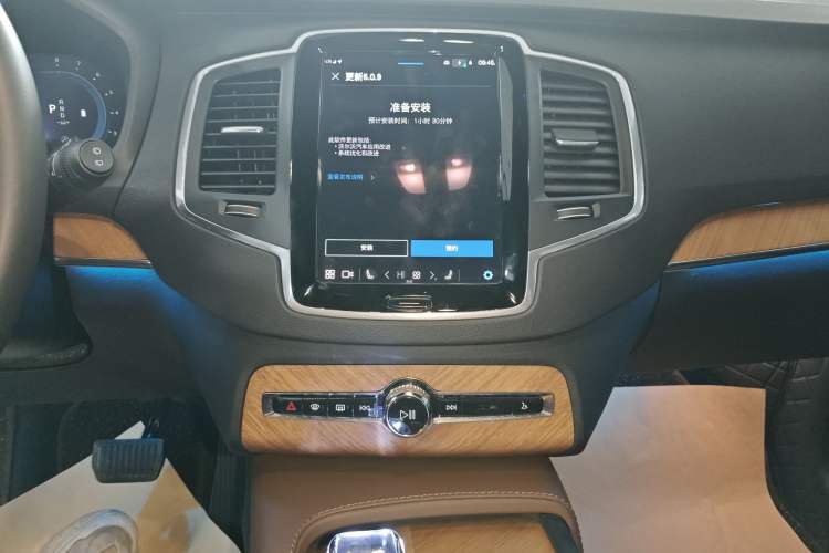 Used Volvo XC90 2023 B5 SmartDrive Luxury Edition 5 Seats Audio And AC Panel
