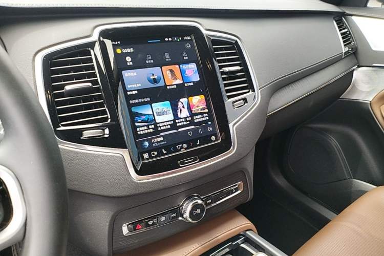 Used Volvo XC90 2023 B6 Zhiya Luxury 7-Seater Audio And AC Panel