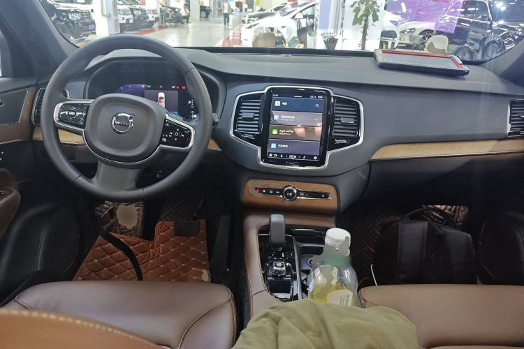 Used Volvo XC90 2023 B6 Zhiyi Luxury Edition 7-Seater Center Console