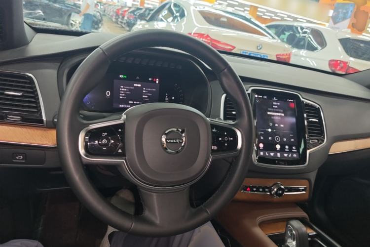 Used Volvo XC90 2023 B6 Zhiyi Luxury Edition 7-Seater Center Console