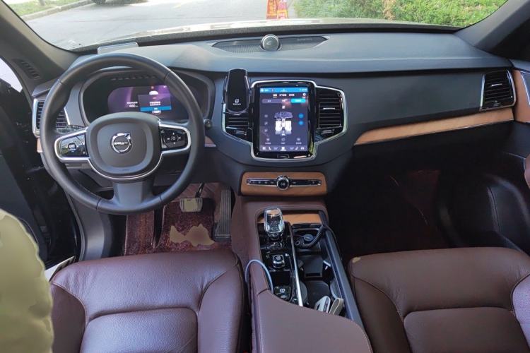 Used Volvo XC90 2023 B6 Zhiyi Luxury Edition 7-Seater Center Console