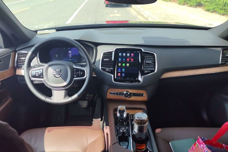 Used Volvo XC90 2023 B6 Zhiyi Luxury Edition 7-Seater Center Console