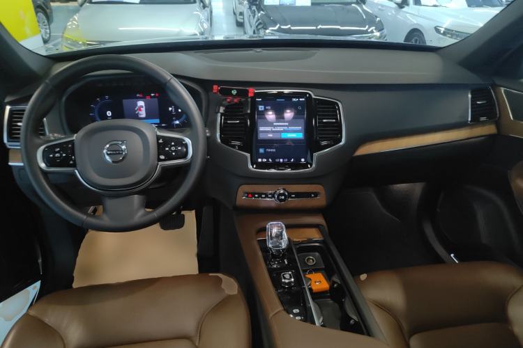 Used Volvo XC90 2023 B6 Zhiyi Luxury Edition 7-Seater Center Console