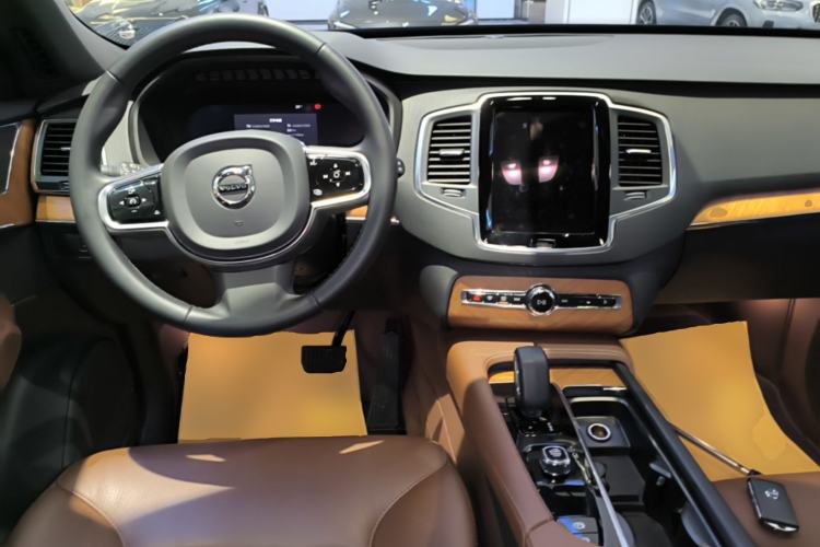 Used Volvo XC90 2023 B5 SmartDrive Luxury Edition 7 Seats Center Console